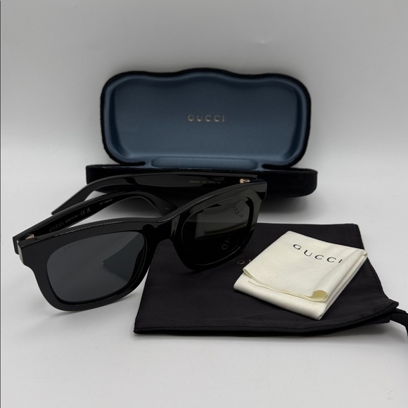 Gucci Round Frame Sunglasses - Picture 10 of 10